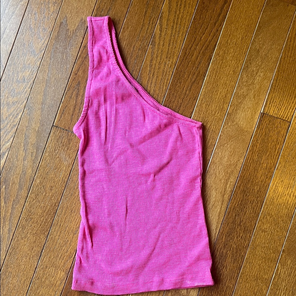 crown & ivy Vibrant Pink One-Shoulder Tank Top